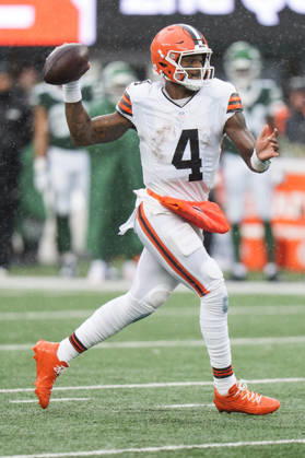 Oct 11, 2026; East Rutherford, NJ, USA; Cleveland Browns quarterback Deshaun Watson (4) scrambles with the ball during an NFL, American Football Herren, USA game against the New York Jets at MetLife Stadium. Mandatory Credit: -Cal Media East Rutherford USA - ZUMAc04_ 20261011_zma_c04_058 Copyright: xChrisxSzagolax