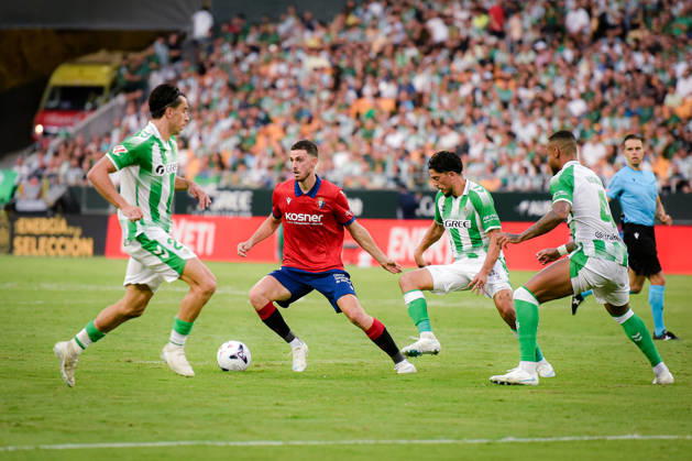 ESP LaLiga EA Sports: Real Betis vs. CA Osasuna — Raúl García of Osasuna during the LaLiga EA Sports match between Real Betis and CA Osasuna, played at Benito Villamarín Stadium in Seville on October 11, 2026, in Spain. Spanish Soccer Copyright: xAgenciaxLOFx