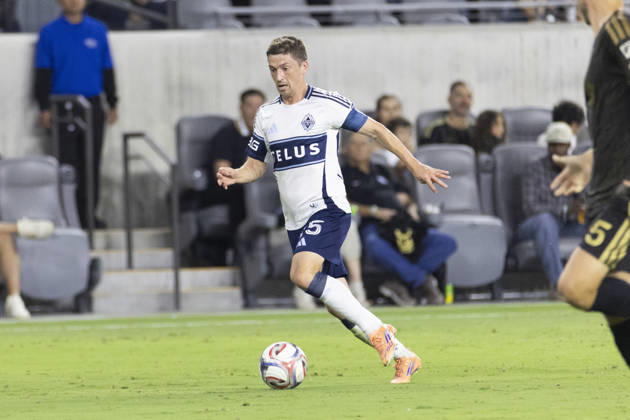 October 10, 2026, Los Angeles, California, USA: Vancouver Whitecaps attacking midfielder Ryan Gauld (25) in actions against the Los Angeles FC during a MLS, Fussball Herren, USA soccer game on Saturday, Oct. 10, 2026 in Los Angeles. Los Angeles USA - ZUMAc68_ 20261010_zaf_c68_084 Copyright: xRingoxChiux