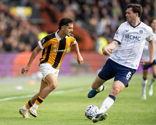 Hull City v Everton Premier League Mohamed Belloumi of Hull City takes on Michael Keane of Everton during the Premier League match between Hull City and Everton at the MKM Stadium, Hull. 11 10 2026 UK Newspapers OUT Copyright: xMattxWilkinsonx FIL-24041-0200