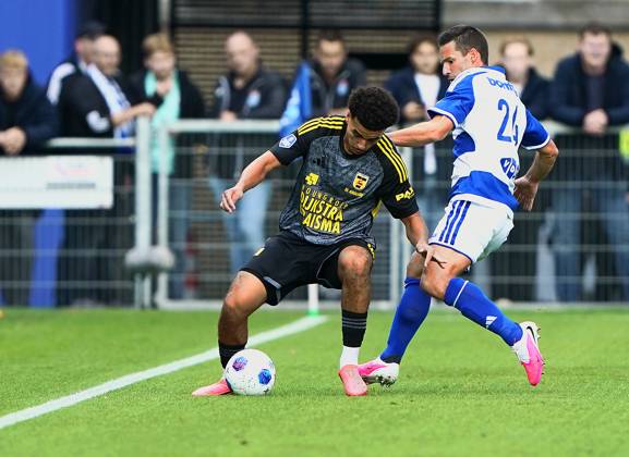 2026-10-11 VriendenLoterij Eredivisie: PEC Zwolle v SC Cambuur ZWOLLE, NETHERLANDS - OCTOBER 11: Rafik El Arguioui of SC Cambuur and Nick Viergever of PEC Zwolle during the VriendenLoterij Eredivisie match between PEC Zwolle and SC Cambuur at Mac3Park Stadion on October 11, 2026 in Zwolle, Netherlands. Zwolle Mac3Park Stadion Netherlands Content not available for redistribution in The Netherlands directly or indirectly through any third parties. Copyright: xAndrexWeeningx