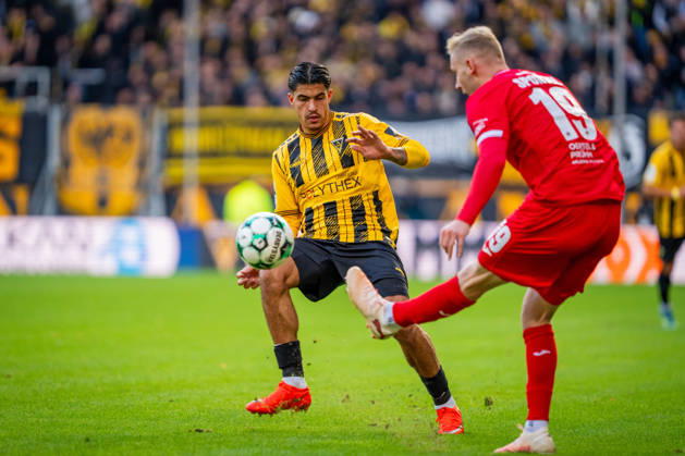 Fabio Torsiello (Alemannia Aachen, 17) vs. Meiko Sponsel (FC Viktoria Cologne, 19) TSV Alemannia Aachen vs. FC Viktoria Cologne, Soccer, 3rd Division, Matchday 8, 2026–2027 Season, October 11, 2026 DFB regulations prohibit any use of photographs as image sequences and or quasi-video TSV Alemannia Aachen vs. FC Viktoria Cologne, soccer, 3rd Division, Matchday 8, 2026–2027 season, October 11, 2026, Aachen Copyright: xEibner-Pressefoto J.xDerondeaux EP_JDU