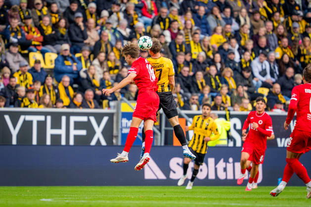Heading duel between Tim Kloss of FC Viktoria Köln, 18, and Mika Schroers of Alemannia Aachen, 27; TSV Alemannia Aachen vs. FC Viktoria Köln, soccer, 3. Liga, Matchday 8, 2026–2027 season, October 11, 2026 DFB regulations prohibit any use of photographs as image sequences and or quasi-video TSV Alemannia Aachen vs. FC Viktoria Cologne, soccer, 3rd Division, Matchday 8, 2026–2027 season, October 11, 2026, Aachen Copyright: xEibner-Pressefoto J.xDerondeaux EP_JDU