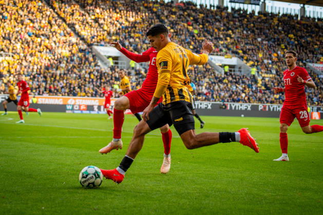Mehdi Loune, Alemannia Aachen, 10, and Meiko Sponsel, FC Viktoria Cologne, 19; TSV Alemannia Aachen vs. FC Viktoria Cologne, soccer, 3rd Division, Matchday 8, 2026–2027 season, October 11, 2026 DFB regulations prohibit any use of photographs as image sequences and or quasi-video TSV Alemannia Aachen vs. FC Viktoria Cologne, soccer, 3rd Division, Matchday 8, 2026–2027 season, October 11, 2026, Aachen Copyright: xEibner-Pressefoto J.xDerondeaux EP_JDU