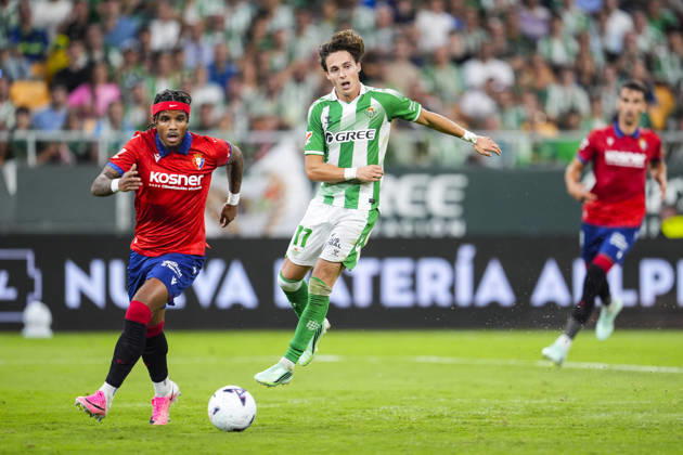 October 11, 2026, Sevilla, Sevilla, Spain: Valentin Rosier of CA Osasuna and Rodrigo Riquelme of Real Betis Balompie in action during the Spanish league, LaLiga EA Sports, football match played between Real Betis and CA Osasuna at La Cartuja stadium on October 11, 2026, in Sevilla, Spain. Real Betis V CA Osasuna - LaLiga EA Sports - ZUMAa181 20261011_zaa_a181_309 Copyright: xJoaquinxCorcherox