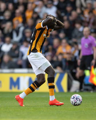 Hull City v Everton Premier League Nobel Mendy of Hull City appears frustrated by the referee™s decision during the Premier League match between Hull City and Everton at the MKM Stadium, Hull. 11 10 2026 UK Newspapers OUT Copyright: xMattxWilkinsonx FIL-24041-0247