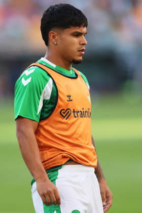 Real Betis and CA Osasuna - LaLiga EA Sports SEVILLA, SPAIN - OCTOBER 11: Cucho Hernandez of Real Betis warms up prior the LaLiga EA Sports 2026 27 match between Real Betis and CA Osasuna at La Cartuja Stadium on October 11, 2026 in Sevilla, Spain. (Photo by Rafael Roman Photo Players Images Magara Press) Sevilla La Cartuja Stadium Spain Copyright: xRafaelxRomanx