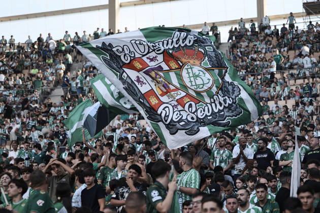 Real Betis and CA Osasuna - LaLiga EA Sports SEVILLA, SPAIN - OCTOBER 11: Fans of Real Betis during the LaLiga EA Sports 2026 27 match between Real Betis and CA Osasuna at La Cartuja Stadium on October 11, 2026 in Sevilla, Spain. (Photo by Rafael Roman Photo Players Images Magara Press) Sevilla La Cartuja Stadium Spain Copyright: xRafaelxRomanx