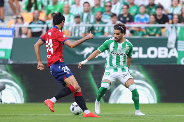Real Betis and CA Osasuna - LaLiga EA Sports SEVILLA, SPAIN - OCTOBER 11: Abde Ezzalzouli of Real Betis Balompie competes for the ball during the LaLiga EA Sports 2026 27 match between Real Betis and CA Osasuna at La Cartuja Stadium on October 11, 2026 in Sevilla, Spain. (Photo by Rafael Roman Photo Players Images Magara Press) Sevilla La Cartuja Stadium Spain Copyright: xRafaelxRomanx