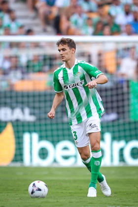 Real Betis and CA Osasuna - LaLiga EA Sports SEVILLA, SPAIN - OCTOBER 11: Diego Llorente of Real Betis Balompie in action during the LaLiga EA Sports 2026 27 match between Real Betis and CA Osasuna at La Cartuja Stadium on October 11, 2026 in Sevilla, Spain. (Photo by Rafael Roman Photo Players Images Magara Press) Sevilla La Cartuja Stadium Spain Copyright: xRafaelxRomanx