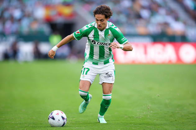 Real Betis and CA Osasuna - LaLiga EA Sports SEVILLA, SPAIN - OCTOBER 11: Rodrigo Riquelme Toro of Real Betis runs with the ball during the LaLiga EA Sports 2026 27 match between Real Betis and CA Osasuna at La Cartuja Stadium on October 11, 2026 in Sevilla, Spain. (Photo by Rafael Roman Photo Players Images Magara Press) Sevilla La Cartuja Stadium Spain Copyright: xRafaelxRomanx