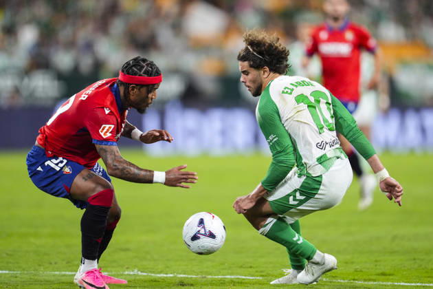 October 11, 2026, Sevilla, Sevilla, Spain: Valentin Rosier of CA Osasuna and Abde Ezzalzouli of Real Betis Balompie in action during the Spanish league, LaLiga EA Sports, football match played between Real Betis and CA Osasuna at La Cartuja stadium on October 11, 2026, in Sevilla, Spain. Real Betis V CA Osasuna - LaLiga EA Sports - ZUMAa181 20261011_zaa_a181_330 Copyright: xJoaquinxCorcherox