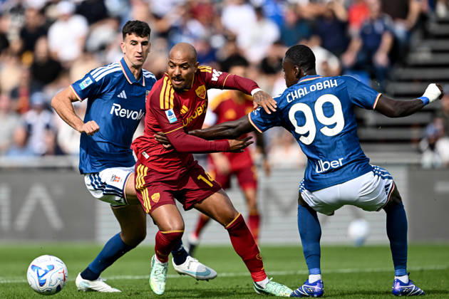 Cm Como 11 10 2026 - campionato di calcio serie A Como-Roma foto Cristiano Mazzi Image nella foto: Donyell Malen-Jacobo Ramon-Trevoh Chalobah