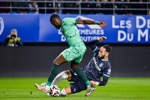 FOOTBALL : ESTAC Troyes vs Olympique de Marseille - Ligue 1 - Journà e 6 - 11 10 2026 Amine Gouiri (OM) Paolo Gozzi (ESTAC Troyes) TroyesFrance Copyright: xBaptistexAutissierx
