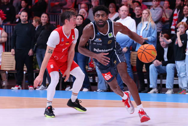 v l Jasper Guenther RheinStars Cologne 06, Carlos Carter Eisbären Bremerhaven 06 GER, RheinStars Cologne vs. Eisbären Bremerhaven, Basketball, ProA, Matchday 4, 2026–2027 Season, October 11, 2026 GER, RheinStars Cologne vs. Eisbären Bremerhaven, Basketball, ProA, Matchday 4, 2026–2027 season, October 11, 2026 RheinStars Cologne Copyright: xEibner-Pressefoto ThomasxStoeckerx EP_TSR
