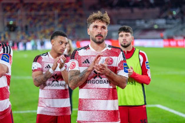 Steven van der Sloot (Fortuna Düsseldorf, No. 02), Filimon Gerezhiher (Fortuna Düsseldorf, No. 23), and Fabian Schleusener (Fortuna Düsseldorf, No. 24) high-five each other in front of the stands after the game between Fortuna Düsseldorf and SC Verl, soccer, 3. Liga, Matchday 8, 2026–27 season, October 12, 2026, DFL regulations prohibit any use of photographs as image sequences and or quasi-video. Fortuna Düsseldorf vs. SC Verl, soccer, 3. Liga, Matchday 8, 2026–27 season, October 12, 2026, Düsseldorf Copyright: xEibner-Pressefoto LukasxBaldygax EP_LBA