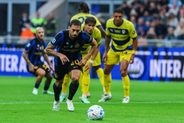 Hakan Calhanoglu of FC Internazionale scores a penalty during Serie A Enilive 2026 27 football match between FC Internazionale and Parma Calcio 1913. Italy Copyright: xBEAUTIFULxSPORTS Carabellix
