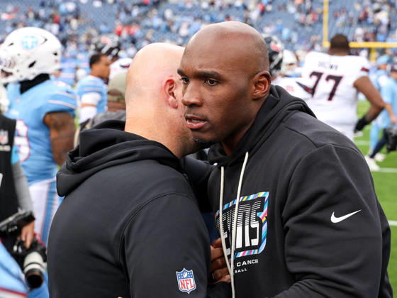 Oct 11, 2026; Nashville, TN, USA; Houston Texans head coach DeMeco Ryans talks with a member of the Titans coaching staff on the field following the NFL, American Football Herren, USA regular season game between the Houston Texans and Tennessee Titans at Nissan Stadium. Mandatory Credit: -Cal Media NFL 2026: Texans Vs Titans OCT 11 - ZUMAc04_ 20261011_zma_c04_071 Copyright: xStephenxFurstx