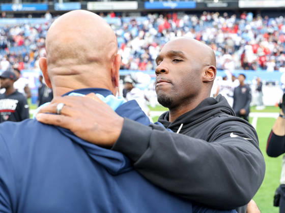 Oct 11, 2026; Nashville, TN, USA; Houston Texans head coach DeMeco Ryans greets Tennessee Titans head coach Robert Saleh at midfield after the NFL, American Football Herren, USA regular season game between the Houston Texans and Tennessee Titans at Nissan Stadium. Mandatory Credit: -Cal Media Nashville USA - ZUMAc04_ 20261011_zma_c04_080 Copyright: xStephenxFurstx