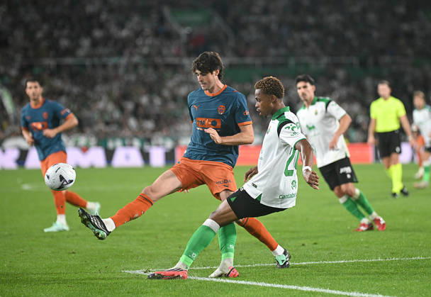ESP LaLiga EA Sports: Racing Santander vs. Valencia CF — Hugo Duro of Valencia CF during the LaLiga EA Sports match between Racing Santander and Valencia CF, played at Campos de Sport de El Sardinero Stadium in Cantabria on October 11, 2026, in Spain — Spain Soccer Copyright: xAgenciaxLOFx