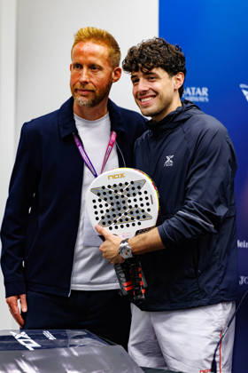 DÜSSELDORF, GERMANY - 11 OCTOBER 2026: Image shows Agustin Tapia (ARG) and Tournament Director Daniel Battistel during CUPRA Germany Premier Padel P2 2026 Day 8: Finals at CASTELLO Düsseldorf on 11 10 2026 in Düsseldorf, Germany. Germany Copyright: xFröhlichxPascalx