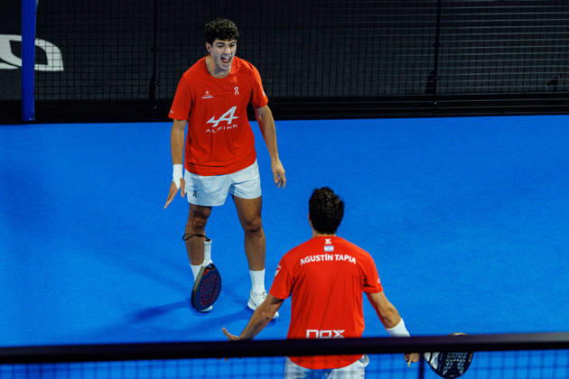 DÜSSELDORF, GERMANY - 11 OCTOBER 2026: Image shows the victory celebration of Arturo Coello (ESP) and Agustin Tapia (ARG) during CUPRA Germany Premier Padel P2 2026 Day 8: Finals at CASTELLO Düsseldorf on 11 10 2026 in Düsseldorf, Germany. Germany Copyright: xFröhlichxPascalx