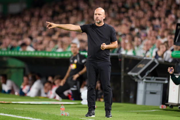 October 11, 2026, Santander, Cantabria, Spain: Jose Alberto Lopez head coach of Real Racing Club de Santander reacts during the LaLiga EA Sports match between Real Racing Club de Santander and Valencia CF at Campos de de El Sardinero on October 11, 2026, in Santander, Spain. Real Racing Club De Santander V Valencia CF - LaLiga EA Sports - ZUMAa181 20261011_zaa_a181_378 Copyright: xRicardoxLarreinax