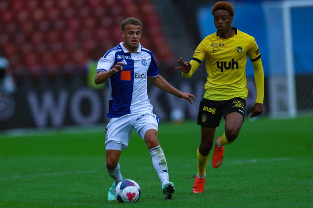 GC Zurich vs. BSC Young Boys, Brack Super League, October 11, 2026: Kenzo Goudmijn (24), Grasshopper Club Zurich, on the left in a footrace with Alvyn Sanches (10), BSC Young Boys in the Brack Super League match between Grasshopper Club Zurich (GCZ) and BSC Young Boys (YB) on October 11, 2026, at Letzigrund Stadium in Zurich, Switzerland Zurich Letzigrund Stadium Zurich Switzerland