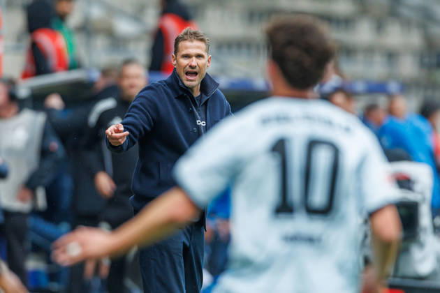DSC Arminia Bielefeld coach Oliver Kirch gestures during the 2. Bundesliga match between VfL Bochum and Arminia Bielefeld, Ruhrstadion on October 11, 2026, in Bochum, Germany. Photo by Mario Hommes, DeFodi Images. Coach Oliver Kirch of DSC Arminia Bielefeld gestures during the 2nd Bundesliga match between VfL Bochum and Arminia Bielefeld at Vonovia Ruhrstadion on October 11, 2026 in Bochum, Germany. Photo by Mario Hommes, DeFodi Images. DFB and DFL regulations prohibit any use of photographs as image sequences and or quasi-video. Photo by Mario Hommes, DeFodi Images.