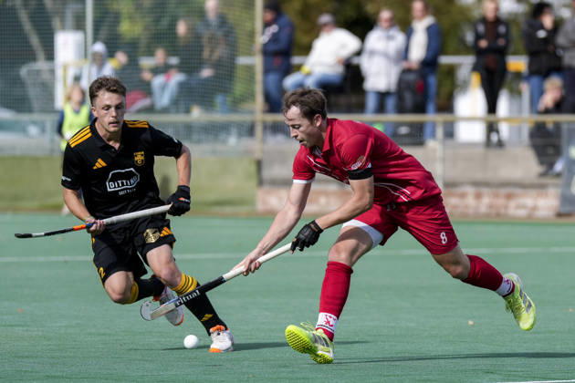 from left: Craig Marais (HTHC), 2, Luca Großmann (TSVMH), 8, tackle, game play, duel, tackle, tackling, dynamic, action, 11 10 2026, Mannheim, Germany, hockey, 1st Bundesliga, men s, TSV Mannheim Harvestehuder THC xozx