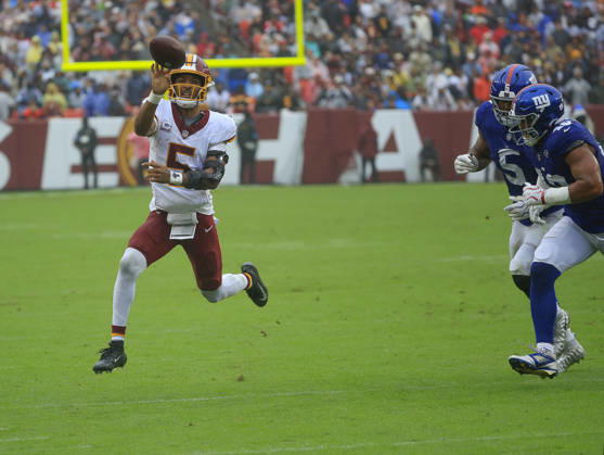 October 11, 2026: Washington Commanders QB 5 Jayden Daniels throws the football away as he runs to the sideline during the Washington Commanders game against the New York Giants at Northwest Stadium in Landover, MD. CSM Landover United States of America - ZUMAc04_ 20261011_zma_c04_062 Copyright: xJustinxCooperx