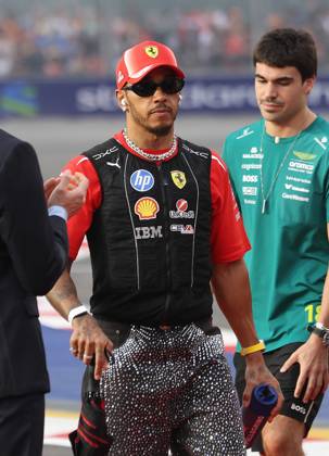 Formula 1 - Singapore Grand Prix SINGAPORE, REPUBLIC OF SINGAPORE, OCTOBER 11: Sir Lewis Hamilton racing driver for Ferrari from Great Britain during FIA Formula 1 Grand Prix of Singapore at Marina Bay Street Circuit, Singapore, Republic of Singapore on October 11. (Photo by Crystal Pix) Singapore Marina Bay Street Circuit Singapore Copyright: xCrystalxPix SportsxPressxPhotox Sportspressphoto_SPR252685