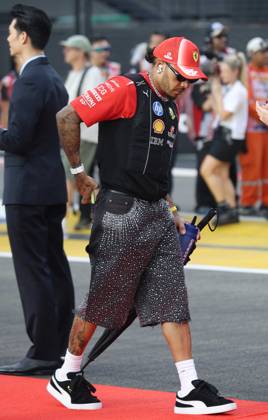 Formula 1 - Singapore Grand Prix SINGAPORE, REPUBLIC OF SINGAPORE, OCTOBER 11: Sir Lewis Hamilton racing driver for Ferrari from Great Britain during FIA Formula 1 Grand Prix of Singapore at Marina Bay Street Circuit, Singapore, Republic of Singapore on October 11. (Photo by Crystal Pix) Singapore Marina Bay Street Circuit Singapore Copyright: xCrystalxPix SportsxPressxPhotox Sportspressphoto_SPR252686