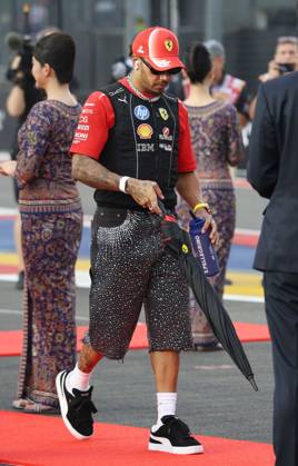 Formula 1 - Singapore Grand Prix SINGAPORE, REPUBLIC OF SINGAPORE, OCTOBER 11: Sir Lewis Hamilton racing driver for Ferrari from Great Britain during FIA Formula 1 Grand Prix of Singapore at Marina Bay Street Circuit, Singapore, Republic of Singapore on October 11. (Photo by Crystal Pix) Singapore Marina Bay Street Circuit Singapore Copyright: xCrystalxPix SportsxPressxPhotox Sportspressphoto_SPR252687