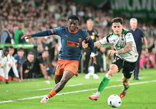 ESP LaLiga EA Sports: Racing Santander vs. Valencia CF — David Otorbi of Valencia CF and Jorge Salinas of Racing de Santander during the LaLiga EA Sports match between Racing Santander and Valencia CF, played at Campos de Sport de El Sardinero Stadium in Cantabria on October 11, 2026, in Spain — Spain Soccer Copyright: xAgenciaxLOFx