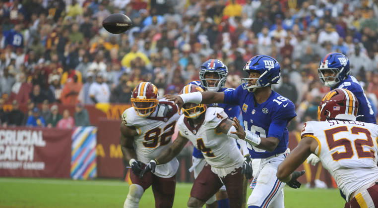 October 11, 2026: New York Giants QB 19 Jameis Winston throws the football during the Washington Commanders game against the New York Giants at Northwest Stadium in Landover, MD. CSM NFL, American Football Herren, USA 2026: Washington Commanders Vs New York Giants OCT 11  - ZUMAc04_ 20261011_zma_c04_097 Copyright: xJustinxCooperx