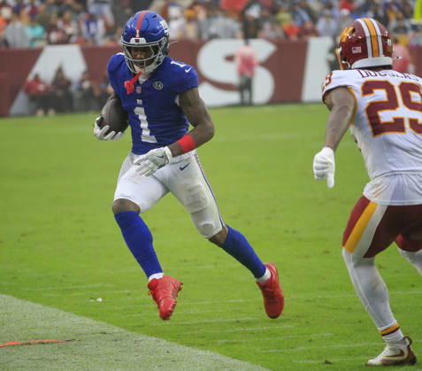 October 11, 2026: New York Giants WR 1 Malik Nabers steps out of bounds in front of Washington Commanders CB 29 Rasul Douglas during the Washington Commanders game against the New York Giants at Northwest Stadium in Landover, MD. CSM Landover United States of America - ZUMAc04_ 20261011_zma_c04_110 Copyright: xJustinxCooperx