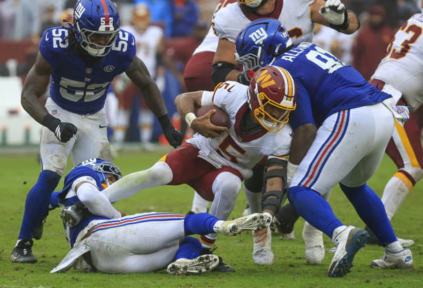 October 11, 2026: Washington Commanders QB 5 Jayden Daniels is sacked by New York Giants DB 22 Andru Phillips during the Washington Commanders game against the New York Giants at Northwest Stadium in Landover, MD. CSM NFL, American Football Herren, USA 2026: Washington Commanders Vs New York Giants OCT 11  - ZUMAc04_ 20261011_zma_c04_119 Copyright: xJustinxCooperx