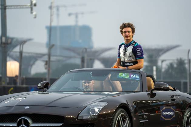 October 11, 2026, Singapore, Singapore: Andrea Kimi Antonelli (ITA) (Mercedes-AMG Petronas F1 Team) at the drivers parade before the race of the Formula 1 Singapore Grand Prix 2026 at the Marina Bay Street Circuit. Singapore Singapore - ZUMAs197 20261011_aaa_s197_107 Copyright: xLucaxMartinix