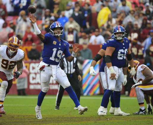 NFL, American Football Herren, USA 2026: Washington Commanders Vs New York Giants OCT 11 October 11, 2026: New York Giants QB 19 Jameis Winston pass the football during the Washington Commanders game against the New York Giants at Northwest Stadium in Landover, MD. Justin Cooper CSM (Credit Image: Â Justin Cooper Cal Media) Landover Md United States of America EDITORIAL USE ONLY Copyright: xx ZUMA-20261011_zma_c04_111.jpg JustinxCooperx csmphotothree533560