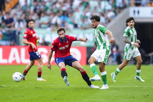 October 11, 2026, Sevilla, Sevilla, Spain: Jon Moncayola of CA Osasuna and Pablo Fornals of Real Betis Balompie in action during the Spanish league, LaLiga EA Sports, football match played between Real Betis and CA Osasuna at La Cartuja stadium on October 11, 2026, in Sevilla, Spain. Sevilla Spain - ZUMAa181 20261011_zaa_a181_258 Copyright: xJoaquinxCorcherox