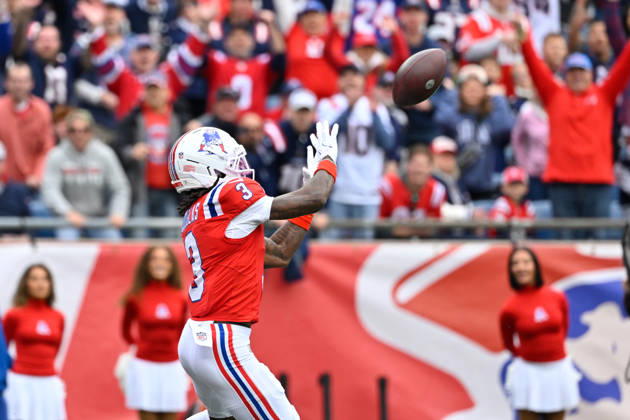 Oct 11, 2026; Foxborough, MA, USA; New England Patriots wide receiver DeMario Douglas (3) makes a catch for a touchdown during the first half against the Las Vegas Raiders at Gillette Stadium. Mandatory Credit: -Cal Media NFL, American Football Herren, USA 2026: Raiders Vs Patriots OCT 11  - ZUMAc04_ 20261011_zma_c04_131 Copyright: xEricxCanhax