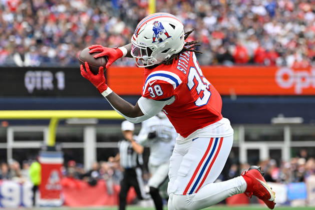 Oct 11, 2026; Foxborough, MA, USA; New England Patriots running back Rhamondre Stevenson (38) makes a catch against the Las Vegas Raiders during the first half at Gillette Stadium. Mandatory Credit: -Cal Media NFL, American Football Herren, USA 2026: Raiders Vs Patriots OCT 11  - ZUMAc04_ 20261011_zma_c04_132 Copyright: xEricxCanhax