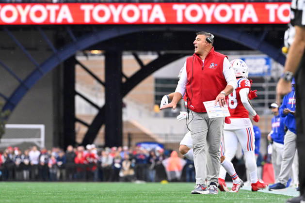 Oct 11, 2026; Foxborough, MA, USA; New England Patriots head coach Mike Vrabel calls out during the second half against the Las Vegas Raiders at Gillette Stadium. Mandatory Credit: -Cal Media NFL, American Football Herren, USA 2026: Raiders Vs Patriots OCT 11  - ZUMAc04_ 20261011_zma_c04_153 Copyright: xEricxCanhax