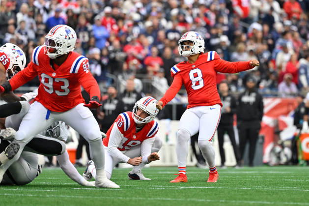 Oct 11, 2026; Foxborough, MA, USA; New England Patriots place kicker Andy Borregales (8) kicks an extra point against the Las Vegas Raiders during the second half at Gillette Stadium. Mandatory Credit: -Cal Media NFL, American Football Herren, USA 2026: Raiders Vs Patriots OCT 11  - ZUMAc04_ 20261011_zma_c04_157 Copyright: xEricxCanhax