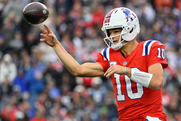 Oct 11, 2026; Foxborough, MA, USA; New England Patriots quarterback Drake Maye (10) throws a pass during the second half against the Las Vegas Raiders at Gillette Stadium. Mandatory Credit: -Cal Media NFL, American Football Herren, USA 2026: Raiders Vs Patriots OCT 11  - ZUMAc04_ 20261011_zma_c04_160 Copyright: xEricxCanhax