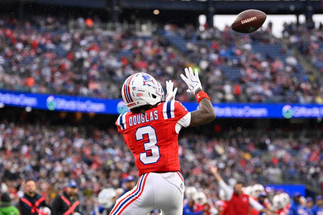Oct 11, 2026; Foxborough, MA, USA;New England Patriots wide receiver DeMario Douglas (3) makes a catch for a touchdown against the Las Vegas Raiders during the second half at Gillette Stadium. Mandatory Credit: -Cal Media NFL, American Football Herren, USA 2026: Raiders Vs Patriots OCT 11  - ZUMAc04_ 20261011_zma_c04_162 Copyright: xEricxCanhax