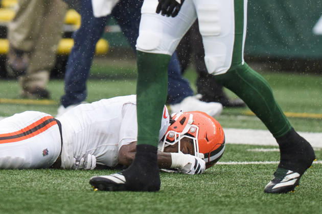 Oct 11, 2026; East Rutherford, NJ, USA; Cleveland Browns wide receiver KC Concepcion Jr. (1) lays on the field after getting hit during an NFL, American Football Herren, USA game against the New York Jets at MetLife Stadium. Mandatory Credit: -Cal Media East Rutherford USA - ZUMAc04_ 20261011_zma_c04_039 Copyright: xChrisxSzagolax