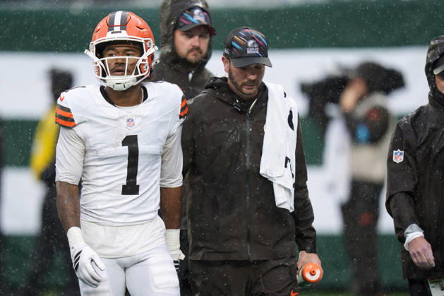 Oct 11, 2026; East Rutherford, NJ, USA; Cleveland Browns wide receiver KC Concepcion Jr. (1) walks to the locker room with staff during an NFL, American Football Herren, USA game against the New York Jets at MetLife Stadium. Mandatory Credit: -Cal Media East Rutherford USA - ZUMAc04_ 20261011_zma_c04_040 Copyright: xChrisxSzagolax
