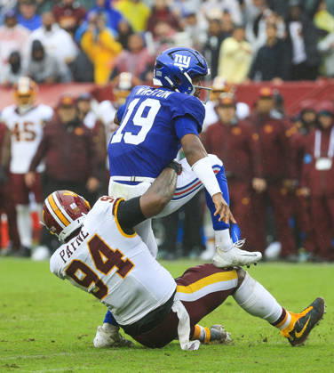 October 11, 2026: New York Giants QB 19 Jameis Winston is sacked by Washington Commanders NT 94 Daron Payne during the Washington Commanders game against the New York Giants at Northwest Stadium in Landover, MD. CSM NFL, American Football Herren, USA 2026: Washington Commanders Vs New York Giants OCT 11  - ZUMAc04_ 20261011_zma_c04_168 Copyright: xJustinxCooperx
